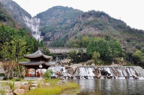 天台磐安游之四，踏上试与黄果树瀑布一决高低的天台山桐柏大瀑布