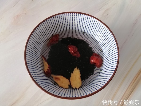 黑芝麻|70岁外婆养生秘诀被发现，每天早晨喝一碗，脸色红润，身体强健