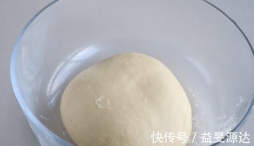 面粉别蒸馒头了，简单一做，比面包松软还好吃，做法一看就会