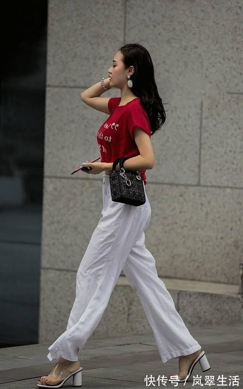 美女|美女穿搭:牛仔裤的时尚搭配,沉稳气质最简单的方式,效果很不错!