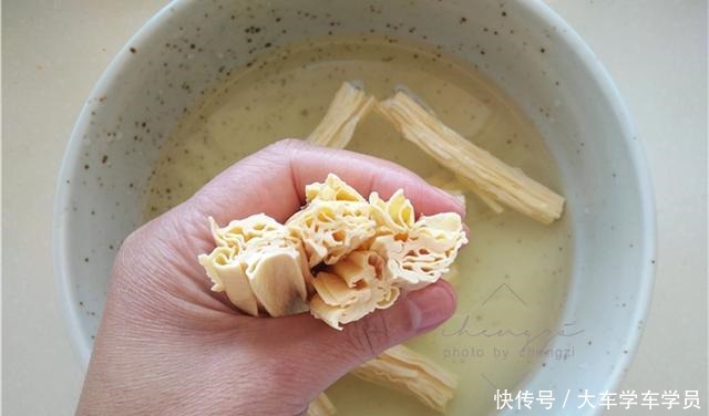 泡腐竹,别放水里就泡,学会饭店做法,30分钟泡好无硬心更筋道