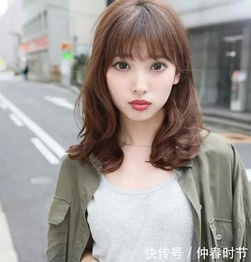 打理|三四十岁女人发量非常多，适合烫什么发型？试试时髦减龄的弯弯烫