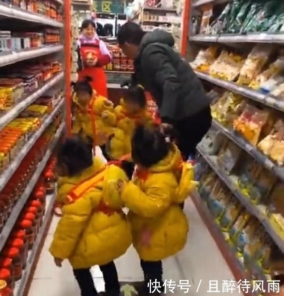 阿姨|老爸带着4胞胎女儿逛超市,乱成了一锅粥,超市阿姨都笑了