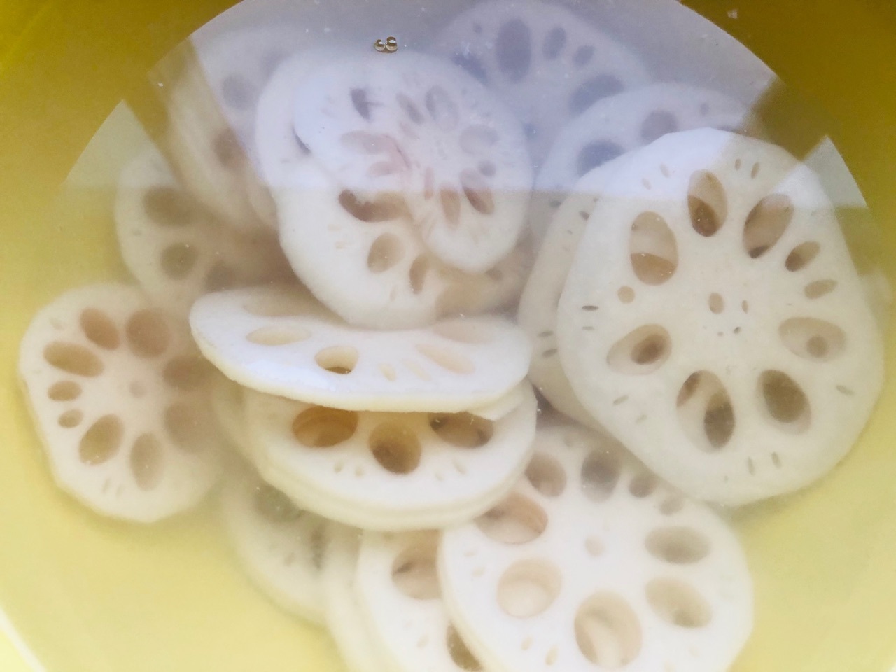 自制香煎藕盒，自己做干净卫生还少油，外酥里嫩，比买的还好吃！