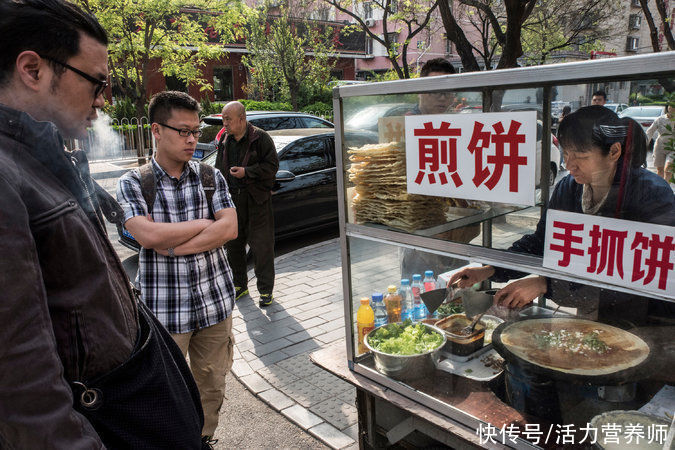 水煮鸡蛋|早餐不能喝粥?要想减肥早餐选择身边的这3样食物,瘦身饱腹感强