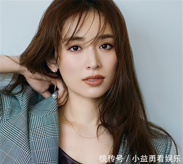 眼尾|以为日本女孩都是裸妆，其实她们的自然化妆法，太高雅