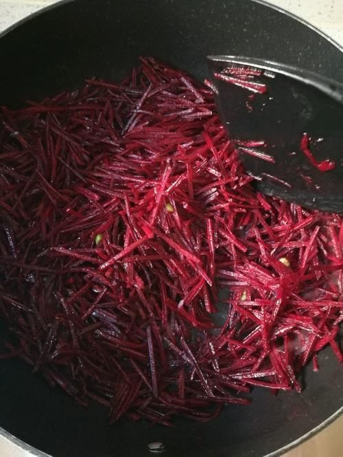 美味|女人贫血就吃这菜,一周吃2次,美味可口,气血双补,常吃皮肤好