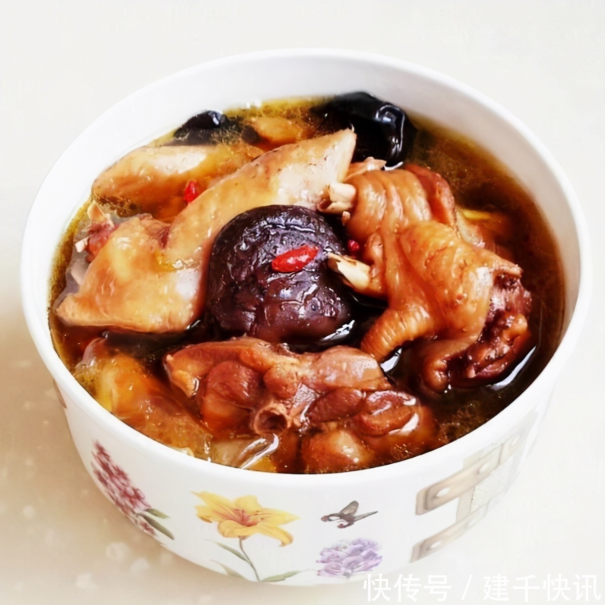 香菇|中年人想长寿,三种美食经常吃,养胃健脾,排毒清肠,好处多多