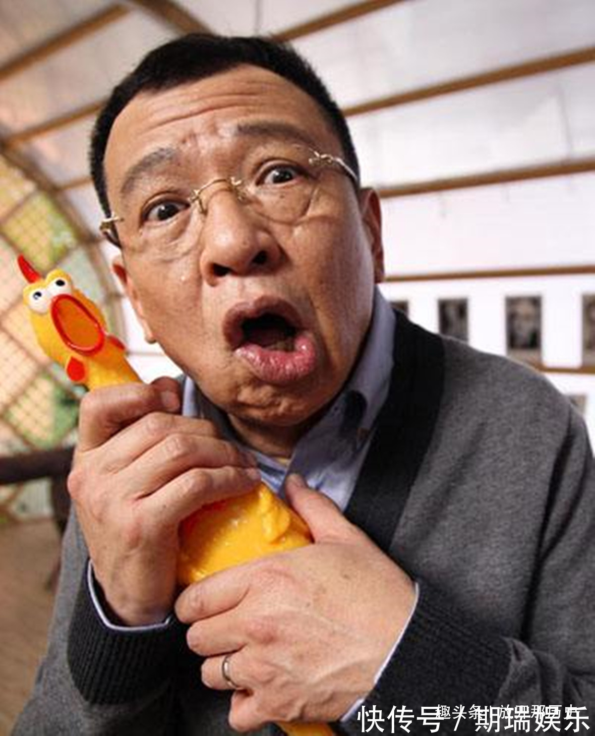 周令飞@鲁迅先生葬礼有多盛大巴金抬棺五千人吊唁,独子曾是广电干部