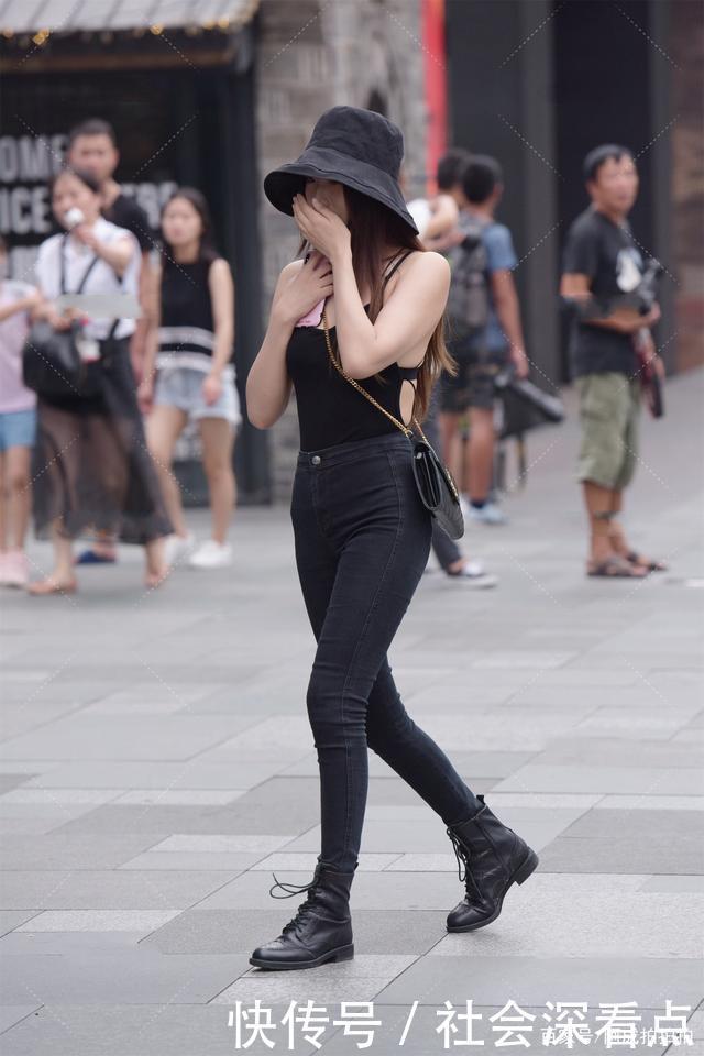搭配|背心穿着很凉快,搭配黑色裤子,显休闲风