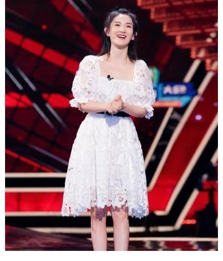 《脱口秀大会4》半决赛:选手表现不佳,周奇墨96票直接晋级