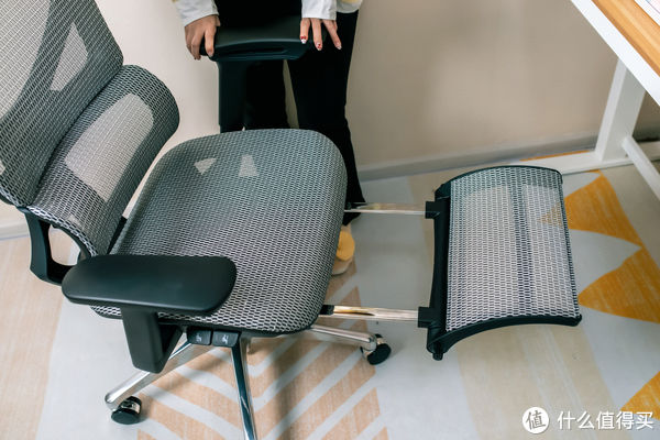 脚托|贴得紧,撑得住,工作一天不再腰酸背痛!达宝利 Ergosmart 精英版人体工学椅分享