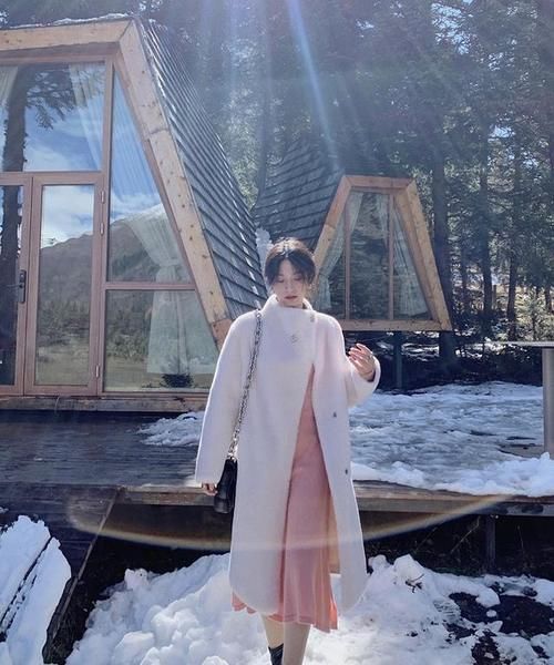 长裙真的是秋冬的搭配神器！单穿搭大衣棉服都可，清新自然惹人爱