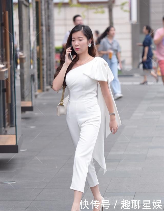 连体衣|纯白色连体装搭配超大蝴蝶结设计，优雅个性，前卫时髦