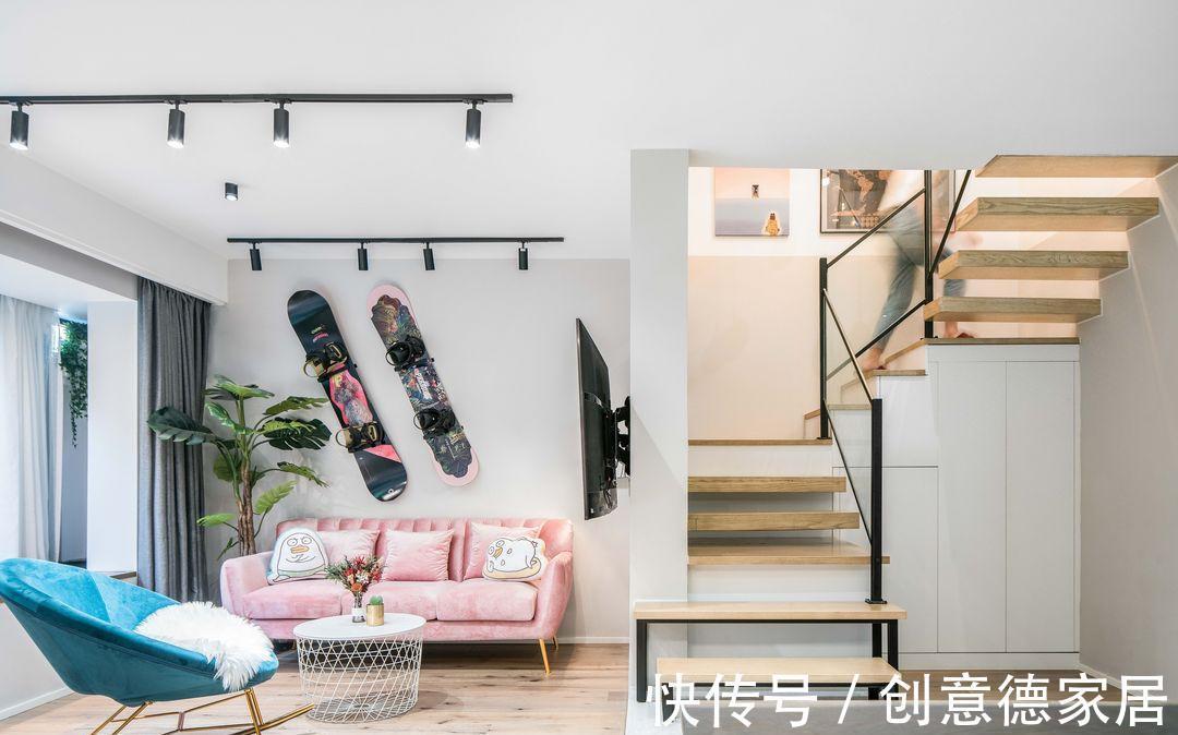 现代式|充满色彩的双层二居室,这样的设计也太有质感了,真的很温馨