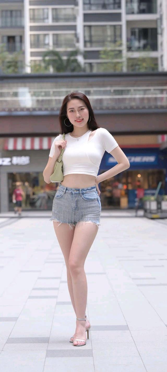 粉色|粉色网纱连衣裙，搭配珍珠肩带，仙女下凡也不过如此吧