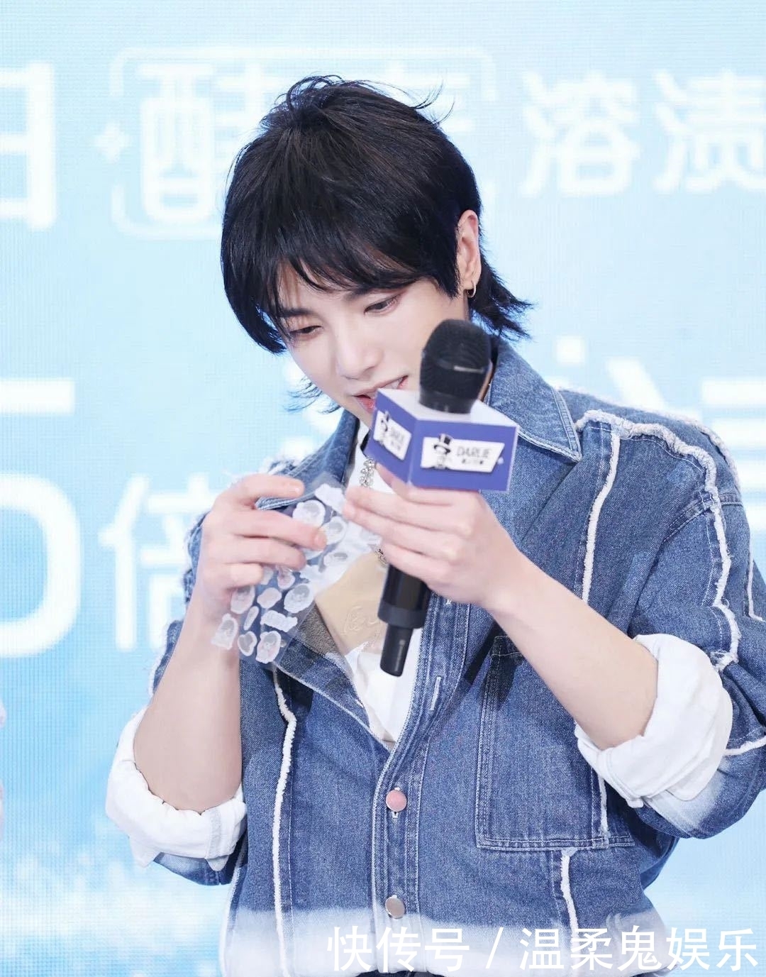 煤球 华晨宇参加品牌见面会,现场做蛋糕翻车,夸歌迷yyds!