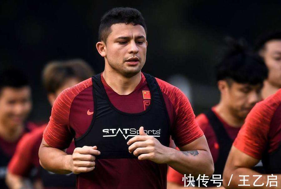 戴伟浚|艾克森与国足“翻脸”原因曝光!没工资,还遭到国足的“打压”