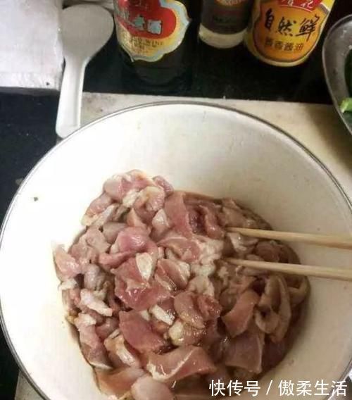 小技巧|掌握这四个小技巧，不管炒什么肉时，都鲜嫩好吃，入味