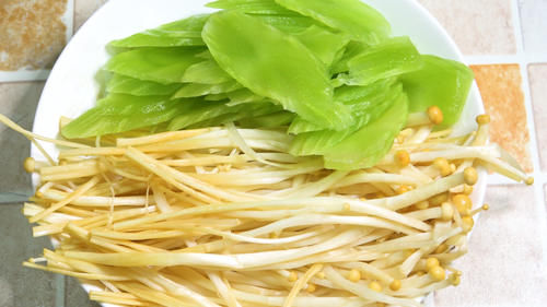 解馋|冬天鸡腿就适合这样吃,不油炸不红烧,营养解馋,好吃又暖身