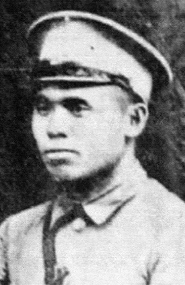 优待|此将军因得罪张发奎而被陷害,老蒋把他枪毙后很愧疚,只好优待他家人