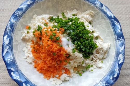 面粉新吃法,无需发面,开水一烫就搞定,个个鼓大泡,比油条还香