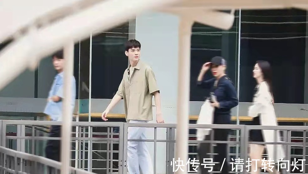 中餐厅|《中餐厅》路透看点多!丁真穿白衬衫做饭不怕脏,龚俊帅出新高度!