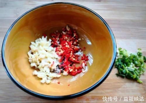 做凉拌菜,直接加生抽是大错记住“4个1”,拌什么菜都好吃