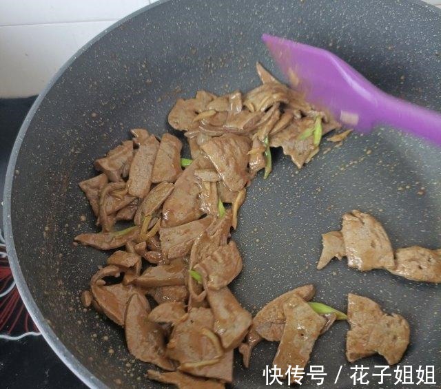 爆炒猪肝|泡椒爆炒猪肝,香嫩可口,美味下饭!