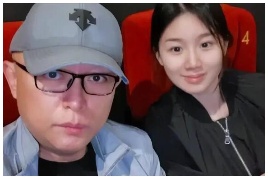 主持人孟非晒与女儿合照,内涵女儿不想结婚,24岁孟星亚颜值超高