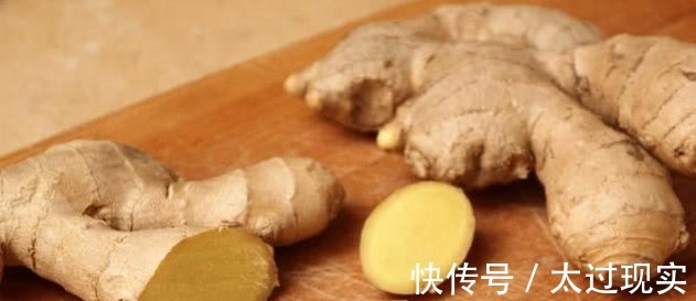 荷叶|生姜加它这样喝，等于运动半小时，隔天排黑臭宿便，体重悄悄降！