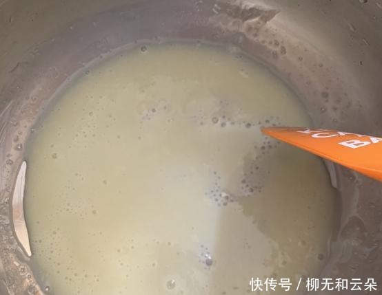 制作巧克力松露不需要巧克力,只需要两种材料,吃得停不下来
