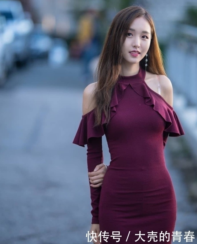 街拍：有气质有颜值的美女，身材有型很考验身材的穿搭！