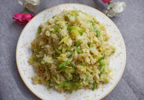 配上|冬天把这菜蒸一蒸,原滋原味,营养又补钙,配上蘸料一盘不够吃