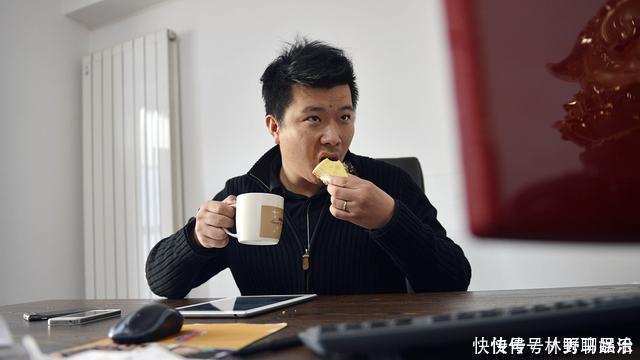 行为|患高血压后,晨起这些行为赶紧改掉,当心血压飙升