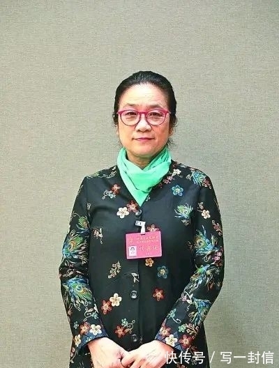 书协主席!第一个女书协主席孙晓云,书法造诣极高,隶书为何被网友质疑?