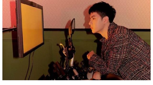 五本|王一博的新杂志无缝衔接，粉丝蜂拥而至求经验