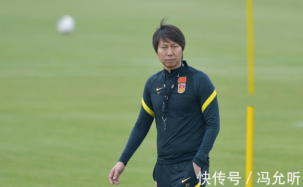 国足|输球15分钟李霄鹏道歉!面对镜头说出18个字,这才是招他的原因