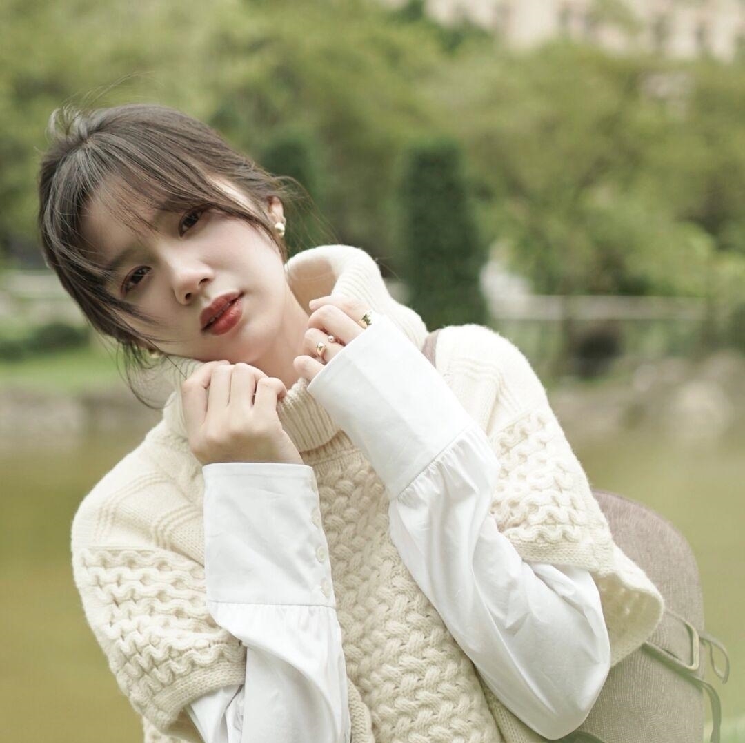 半身裙 30+女性如何摆脱土气感?针织衫搭配半身裙,高级时髦又减龄