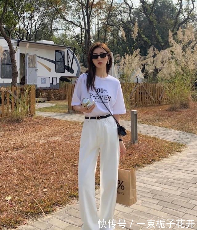阔腿裤 今年流行的白T恤,配上这3款“清凉下装”,想不时髦显瘦都难