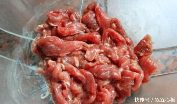 将牛肉|青椒炒牛肉,先炒牛肉还是先炒青椒方法不对,难怪牛肉口感差