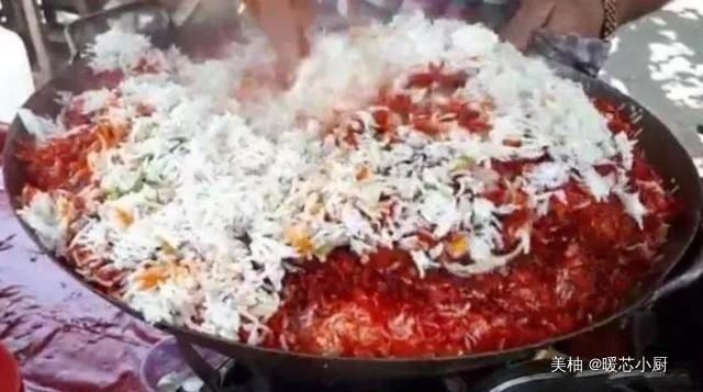 泰国留学生嫌弃中国炒饭,摆摊卖“泰国炒饭”,如今让人羡慕不已