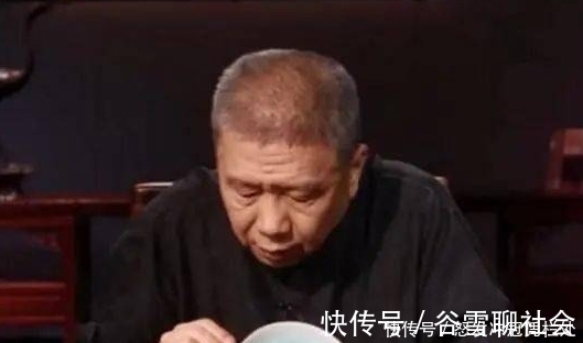 画作$马未都看中地摊一破盘子，摊主开价300元，厚脸皮讲价到200元
