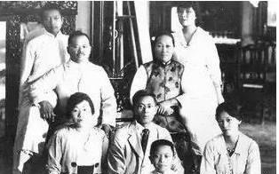 孙中山#后人称她为“民国最牛岳母”,可她一生最无奈的,就是女儿的婚姻!