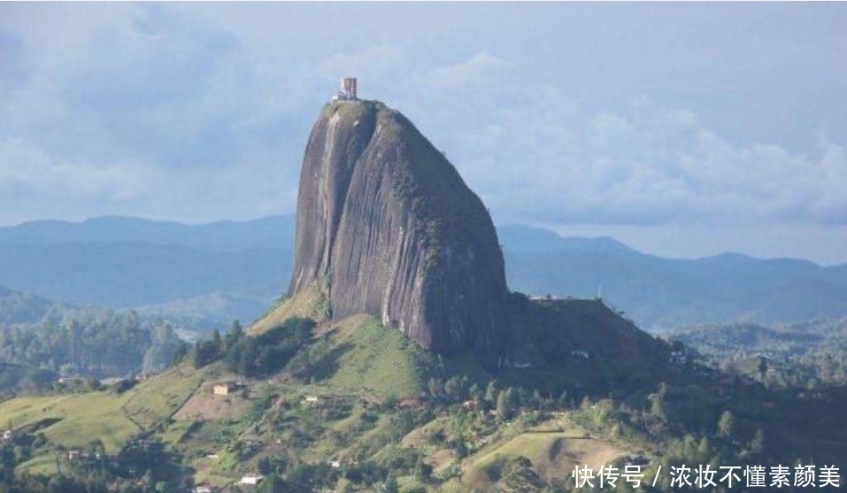 世界上最“险峻”的房子，建在大石头上，回家就像爬山一样