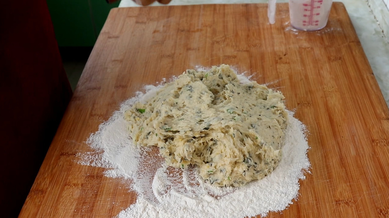 想吃油饼不用出去买了,做法诀窍教你在家做,比买的油饼好吃多了