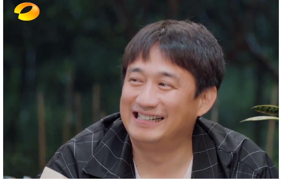 向往的生活|张艺兴唱《征服》副歌,那英的眼神是对他能力的最大肯定!