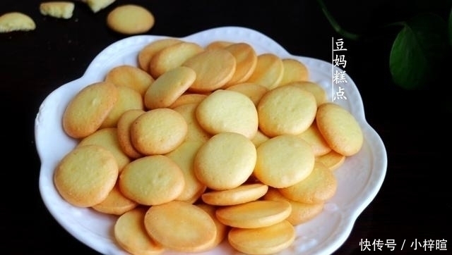 蛋黄小饼干|不用一滴油,教你做鸡蛋小饼干,只需3种食材,口口香又酥