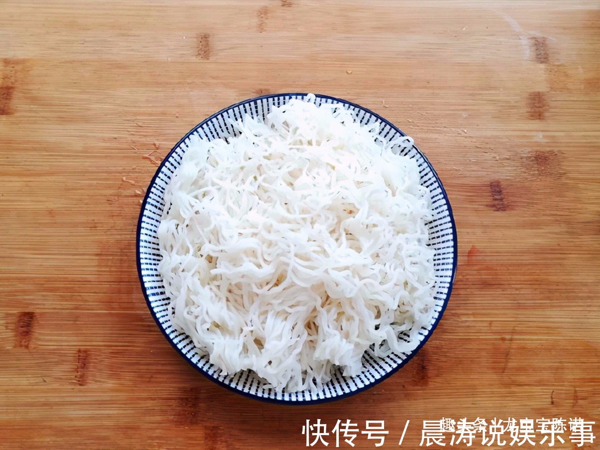 炒菜|三伏天炒菜不如蒸菜,加点蒜蓉加点它,清爽开胃,太美味了