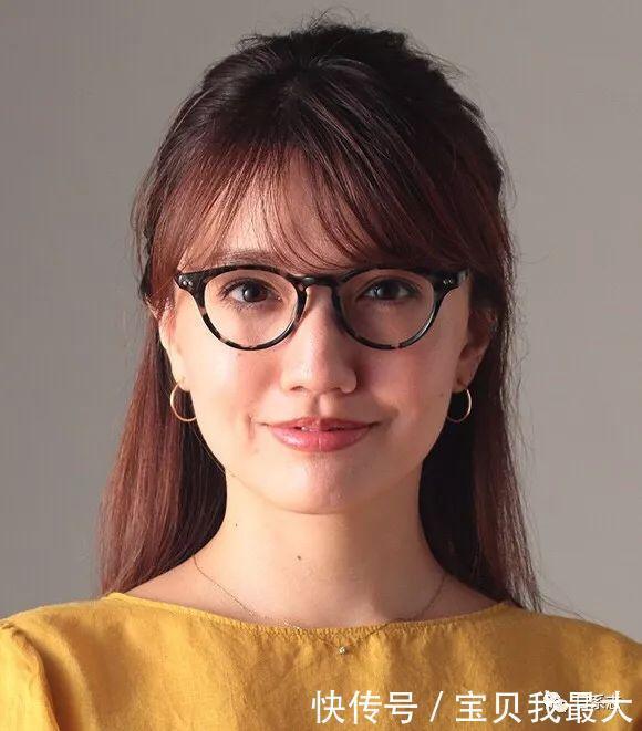 怎么选一副适合自己的眼镜脸型和气质都要考虑